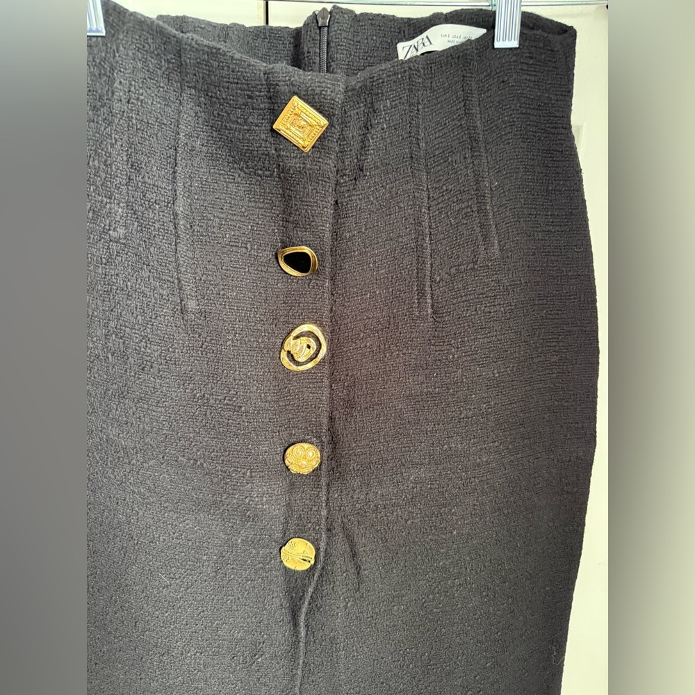 Zara black textured high-waisted midi pencil skirt with unique gold buttons. S - Picture 6 of 10
